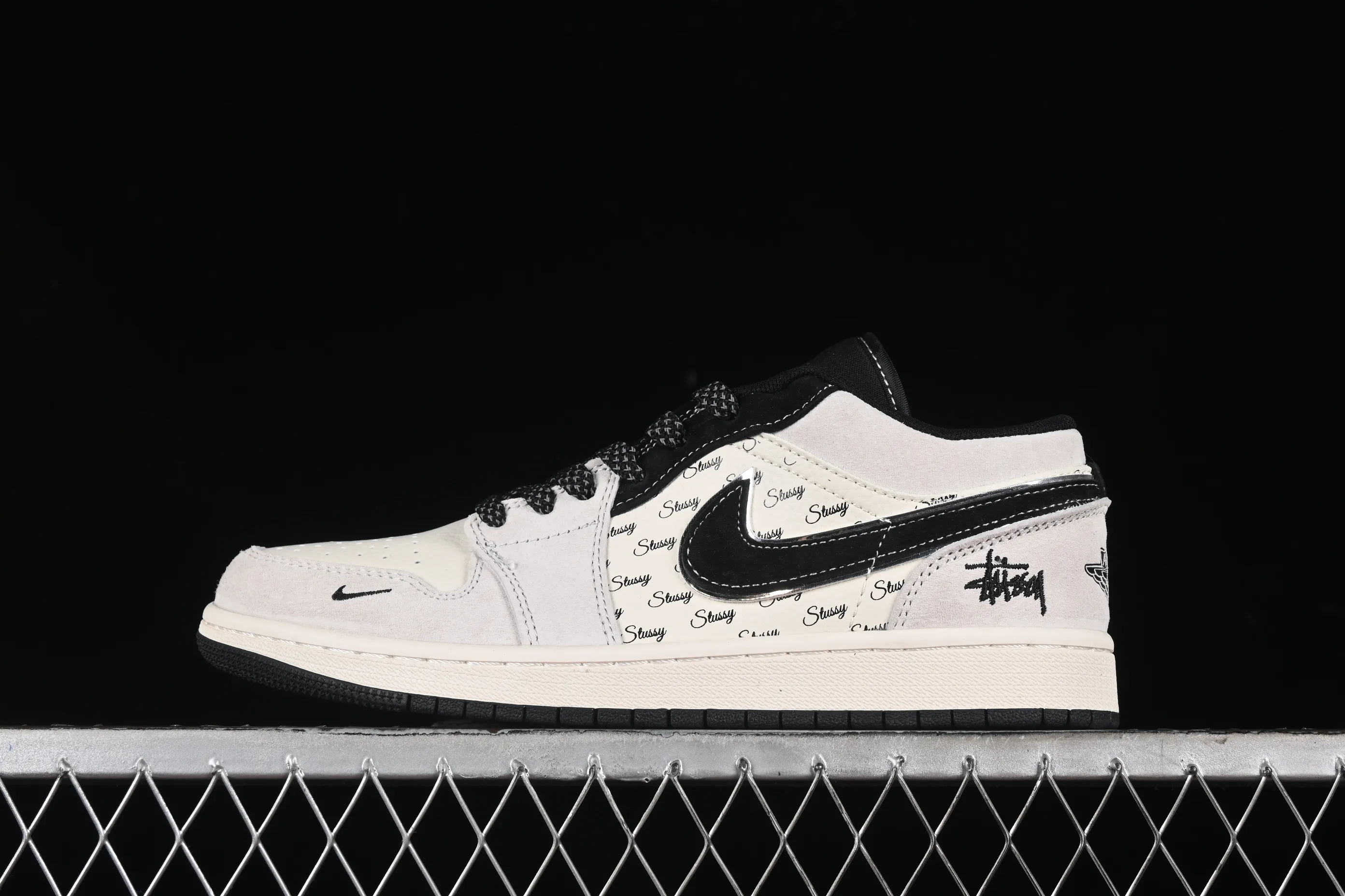 All categories Air Jordan Jordan series basketball shoes Air Jordan 1 Low High-end customized low-top sneakers Air Jordan 1 Low AJ1 Joe 1 Stussy joint-silver edge black hook High-end customized low-top retro basketball shoes SJ9950-026